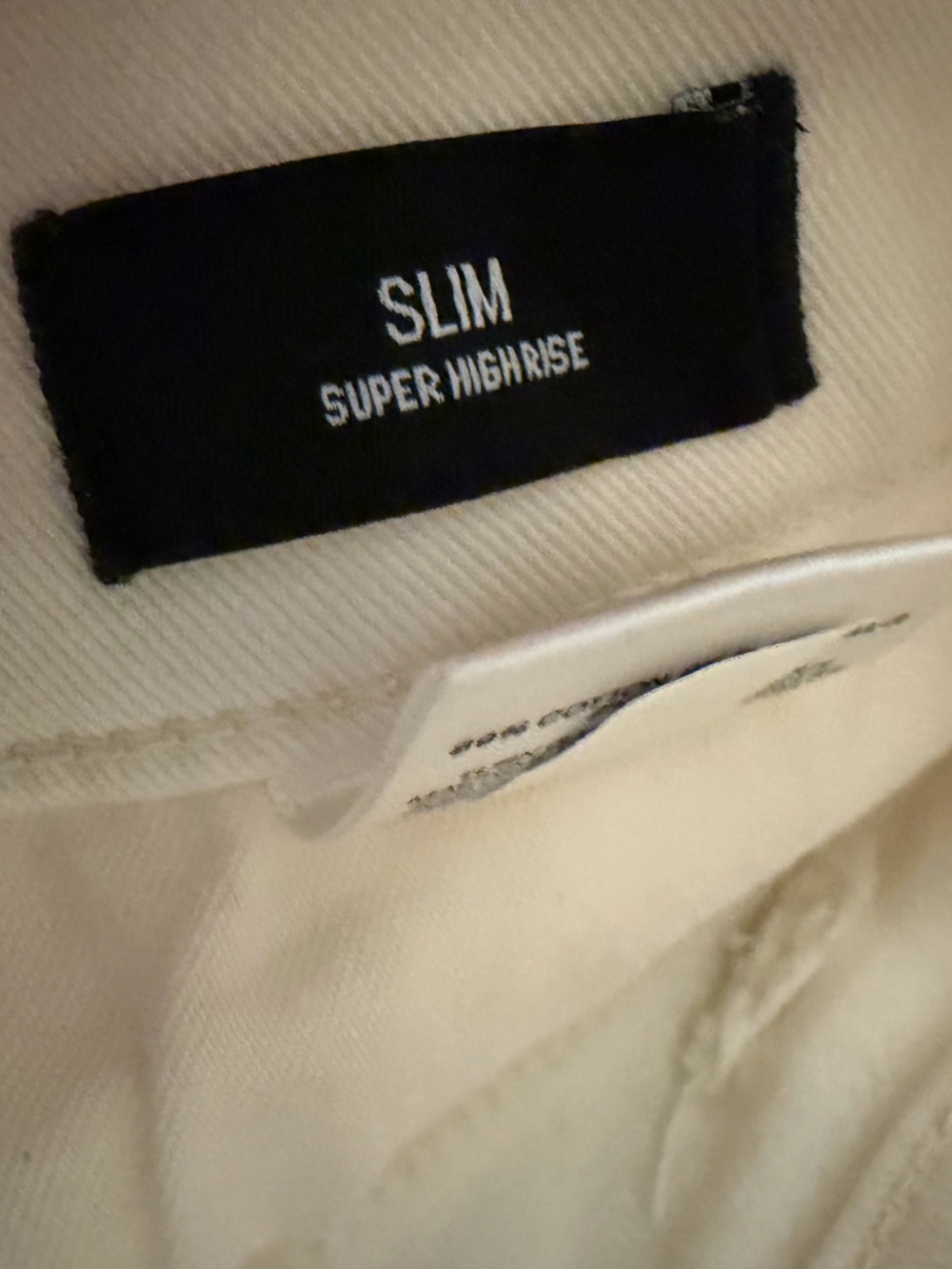 Express Slim Super High-Rise Jeans in Cream - Picture 6 of 8